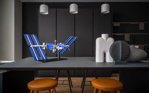 UPOINT STUDIO - International Space Station 1:130 Scale model